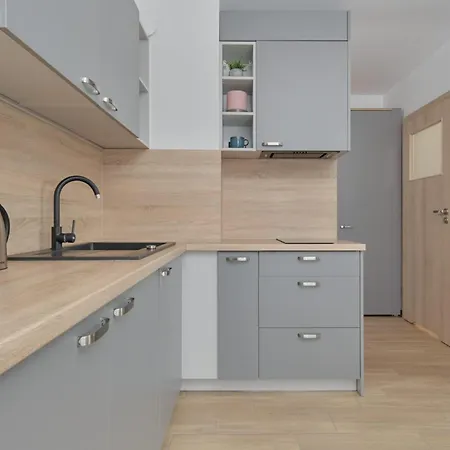 Cozy & Modern Rogowska By Renters דירה