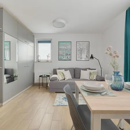 Cozy & Modern Rogowska By Renters Apartment