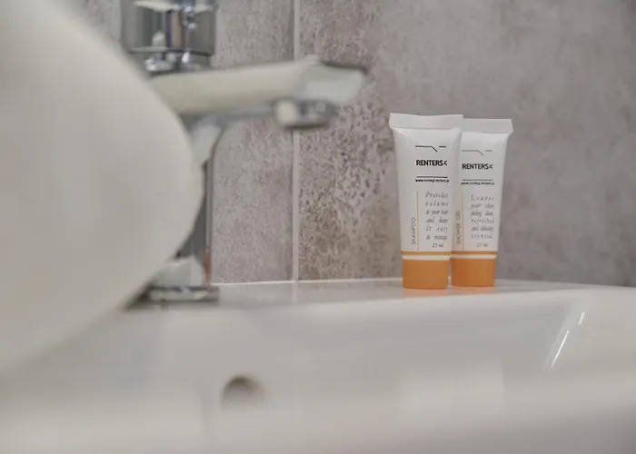 Cozy & Modern Rogowska By Renters *